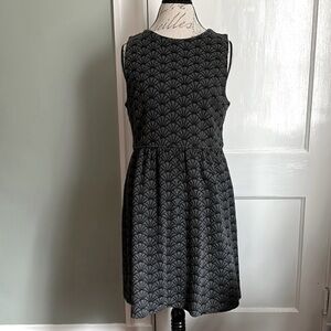 Ann TAYLOR LOFT Charcoal & Black Scallop Print Fit and Flare Dress.